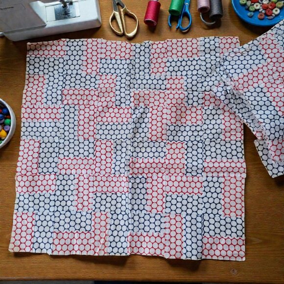 22 Vintage Red and Blue Dots Quilt Squares - Picture 2 of 3